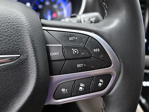 Certified 2024 Chrysler Pacifica Touring-L FWD image 31