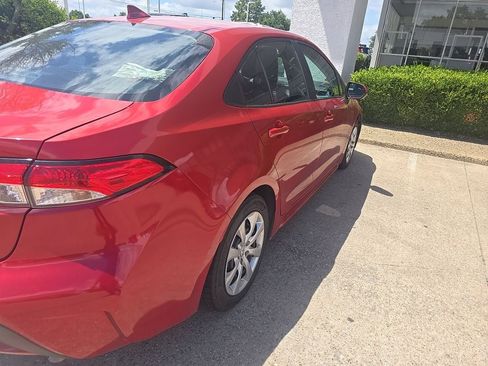 Used 2021 Toyota Corolla LE FWD image 3