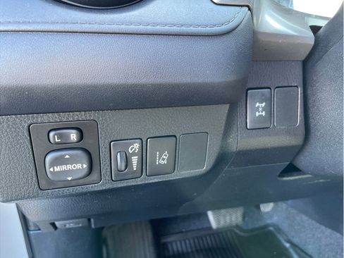 Used 2018 Toyota RAV4 LE w/ All Weather Liner Package AWD/4WD image 10