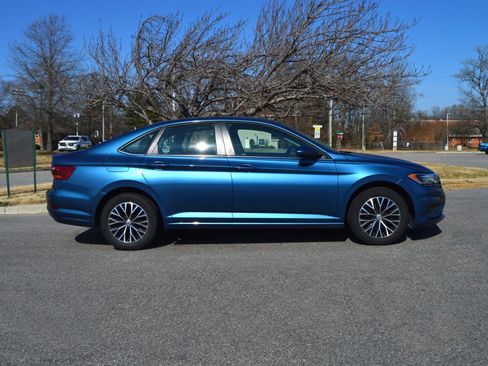 Used 2019 Volkswagen Jetta SE w/ Cold Weather Package image 7