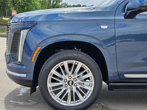 New 2026 Cadillac Escalade Luxury w/ Touring Package AWD/4WD image 6