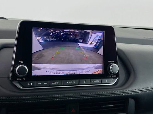 Used 2024 Nissan Rogue S image 14