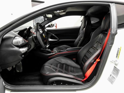 Used 2019 Ferrari 812 Superfast RWD image 6