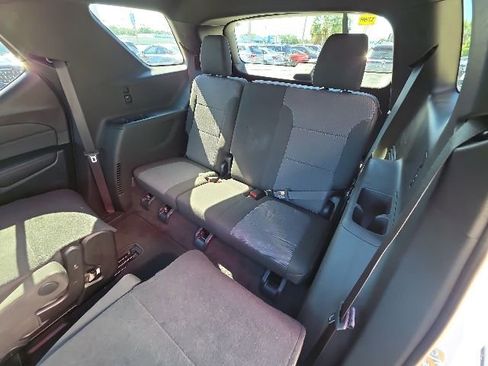 Used 2023 Chevrolet Traverse LT FWD image 25