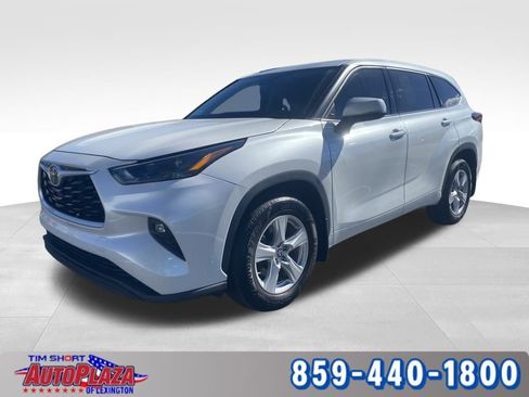 Used 2022 Toyota Highlander LE image 3