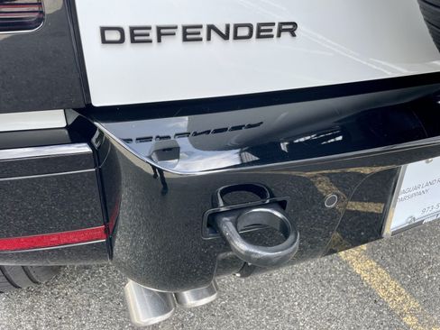 Certified 2025 Land Rover Defender 110 X-Dynamic SE AWD/4WD image 33