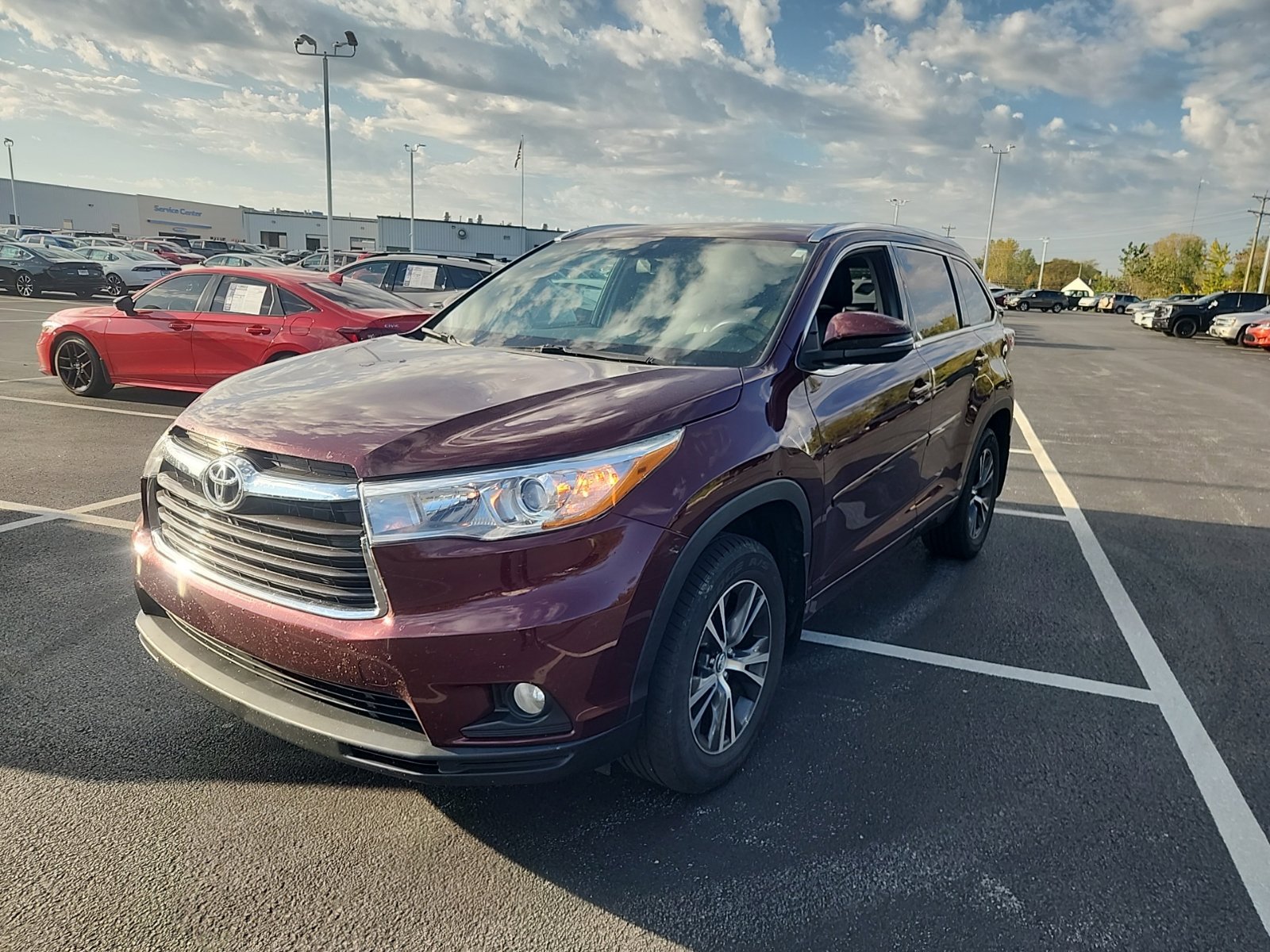 Used 2016 Toyota Highlander XLE AWD/4WD image 2
