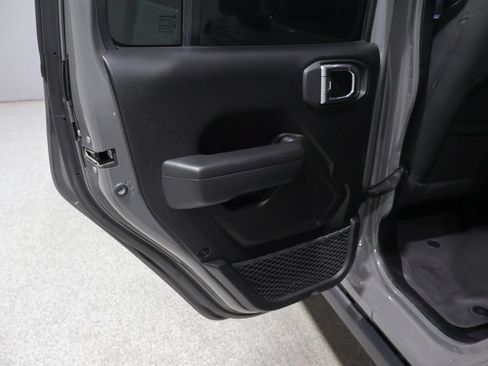 Used 2022 Jeep Gladiator Sport AWD/4WD image 18