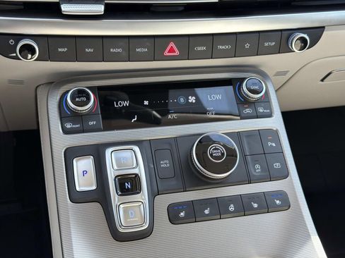 Certified 2025 Hyundai Palisade Calligraphy FWD image 27