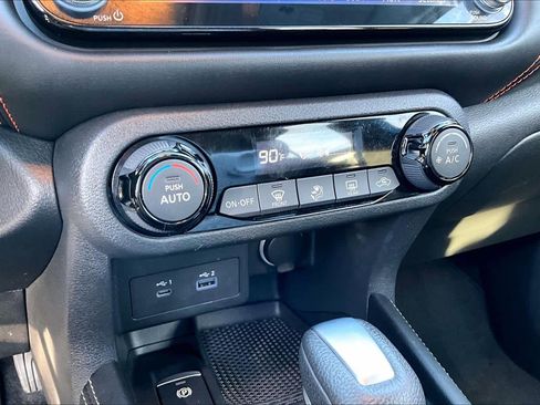 Used 2021 Nissan Kicks SR image 31