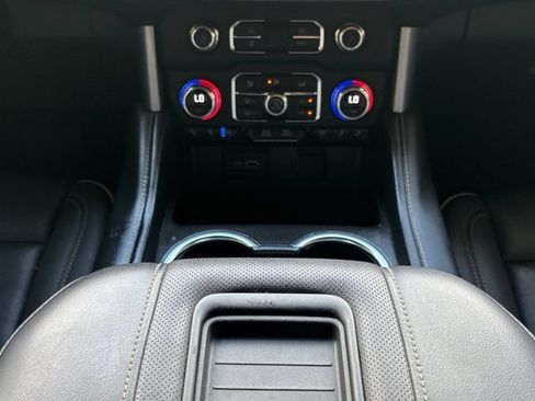 Used 2024 GMC Yukon SLT w/ SLT Luxury Package AWD/4WD image 6
