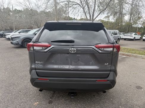 Used 2022 Toyota RAV4 LE image 5