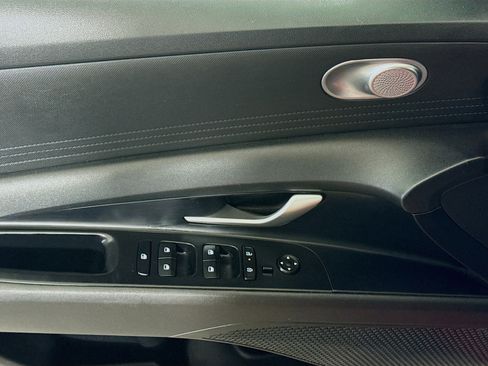 Used 2024 Hyundai Elantra SE FWD image 23