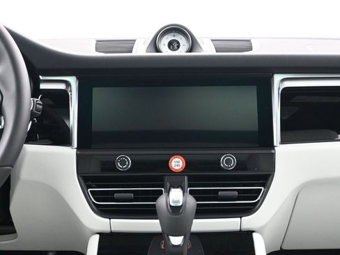 New 2026 Porsche Macan image 11