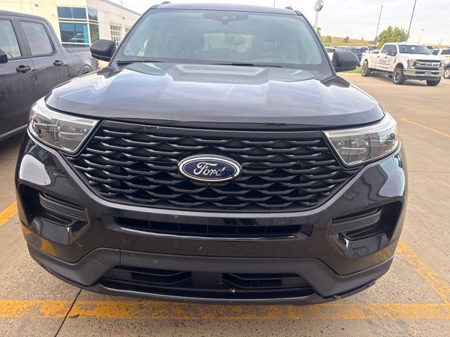 Used 2022 Ford Explorer XLT AWD/4WD image 3