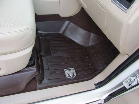 Used 2017 RAM 1500 Laramie image 21