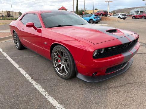 Used 2015 Dodge Challenger SRT w/ Technology Group RWD image 4
