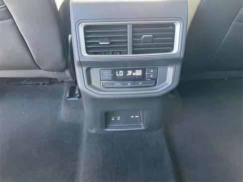 Used 2024 Volkswagen Atlas SE image 11