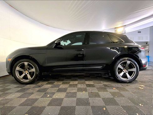 Certified 2023 Porsche Macan image 2