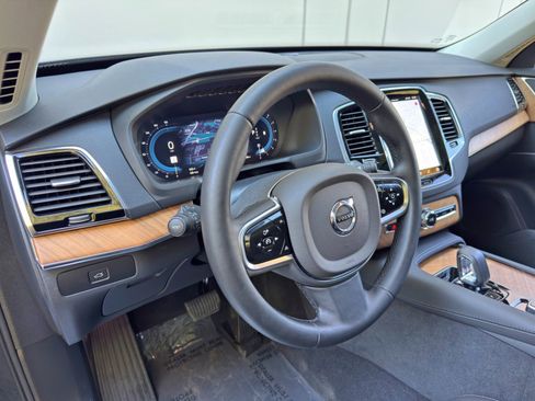 Used 2025 Volvo XC90 B6 Plus w/ Protection Package Premier image 14