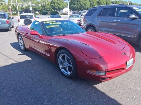 Used 2000 Chevrolet Corvette Coupe w/ Memory Pkg RWD image 2