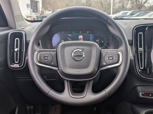 Used 2025 Volvo XC40 B5 Core image 17