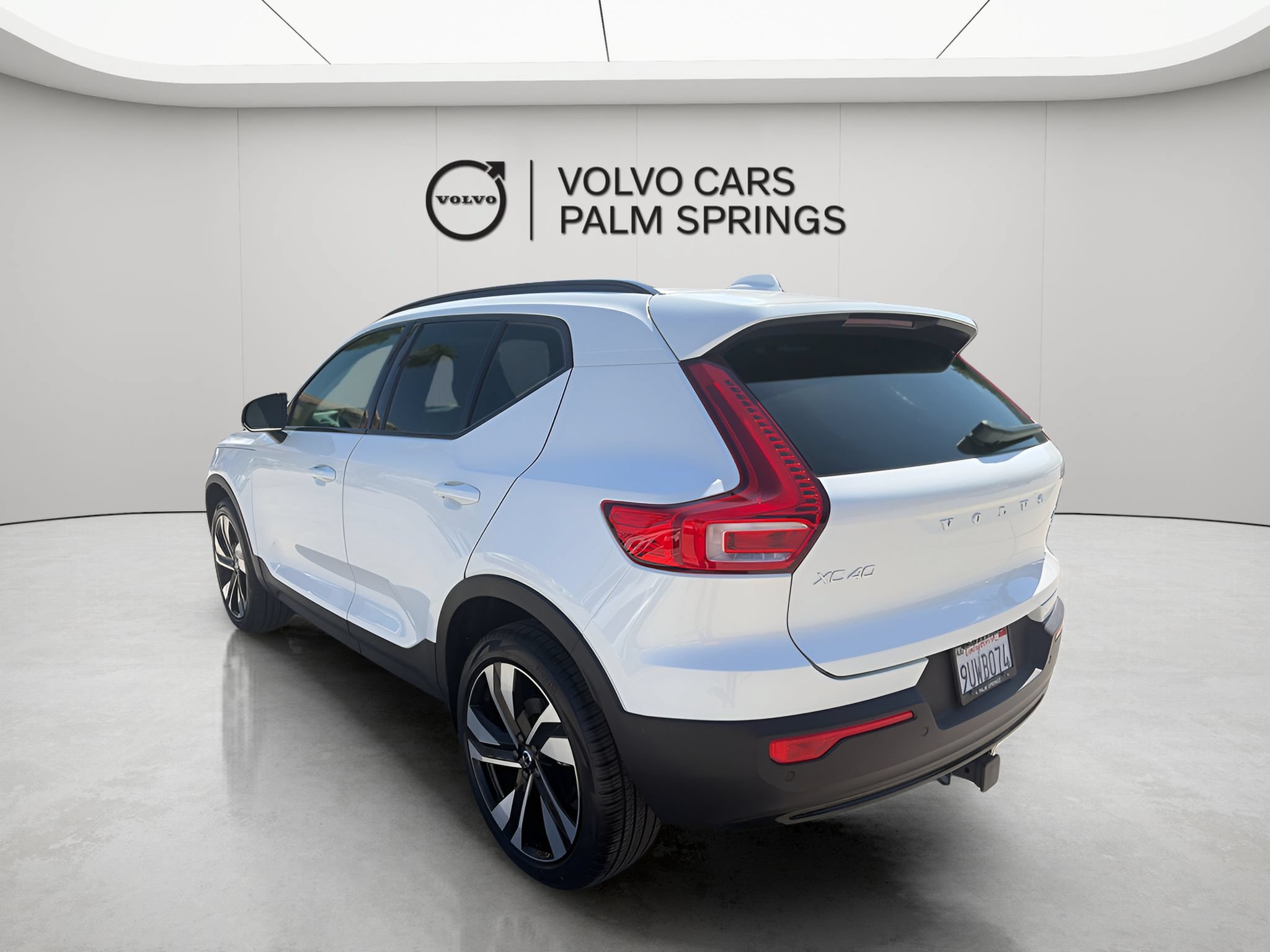 Used 2025 Volvo XC40 B5 Ultra AWD/4WD image 4