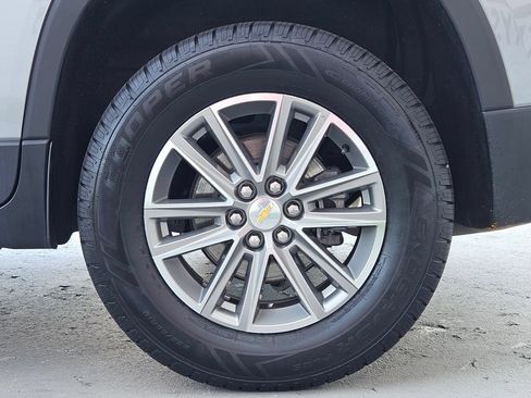 Used 2023 Chevrolet Traverse LT FWD image 28