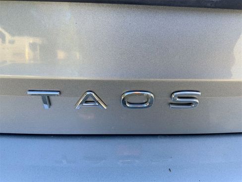 Used 2022 Volkswagen Taos SE w/ IQ.Drive SE Package image 32