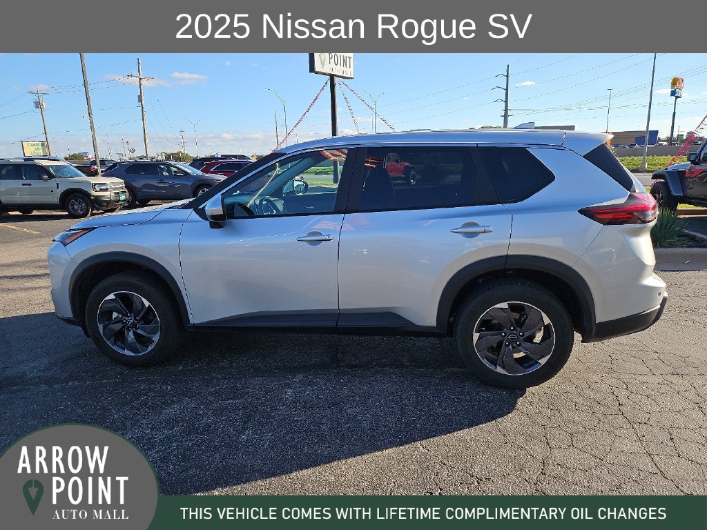 Used 2025 Nissan Rogue SV FWD image 7