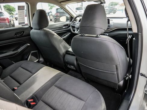 Used 2025 Nissan Altima 2.5 SV FWD image 19