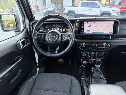 Used 2024 Jeep Wrangler Unlimited Rubicon 4xe AWD/4WD image 21