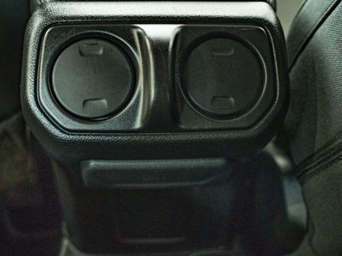 Used 2022 Jeep Wrangler Sport AWD/4WD image 39