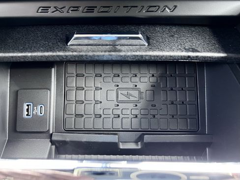 New 2024 Ford Expedition Limited image 37