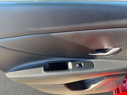 Certified 2023 Hyundai Elantra SE w/ Cargo Package image 12