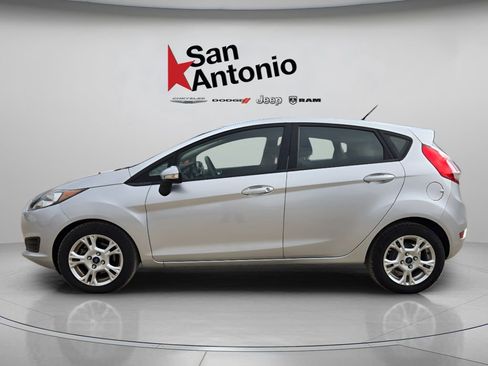 Used 2015 Ford Fiesta SE image 4