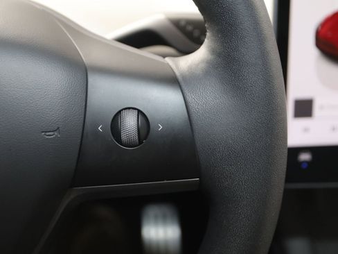 Used 2023 Tesla Model Y Performance image 36