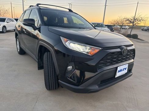 Used 2020 Toyota RAV4 XLE w/ Convenience Package image 3