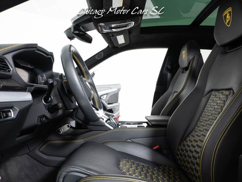 Used 2021 Lamborghini Urus AWD/4WD image 35