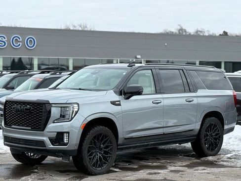 Used 2024 GMC Yukon XL Denali w/ Denali Reserve Package image 43