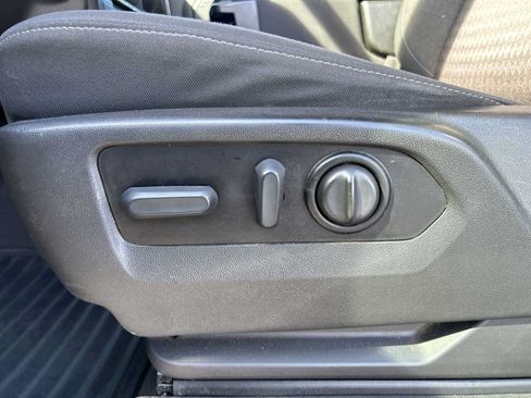 Used 2022 Chevrolet Silverado 1500 LT AWD/4WD image 14