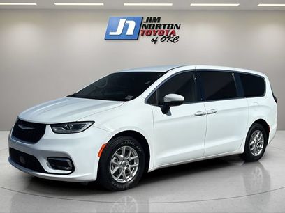 Used 2023 Chrysler Pacifica Touring-L