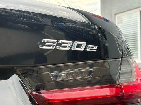 Used 2021 BMW 330e w/ Convenience Package image 28