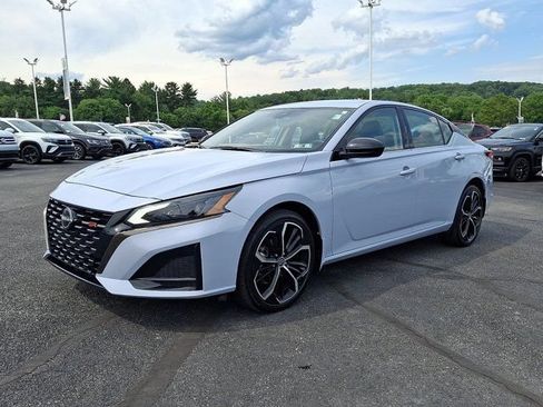 Used 2023 Nissan Altima 2.5 SR AWD/4WD image 3