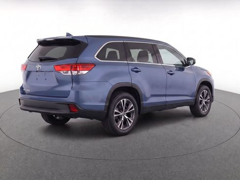 Used 2019 Toyota Highlander LE FWD image 4