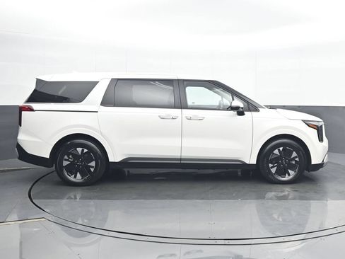 Used 2026 Kia Carnival LXS FWD image 7