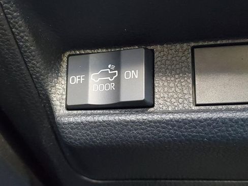 Used 2025 Toyota Tacoma TRD Off-Road image 17