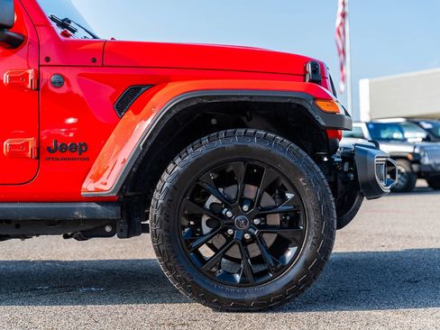 Used 2024 Jeep Gladiator Sport AWD/4WD image 11