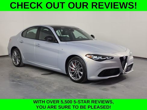 Used 2024 Alfa Romeo Giulia Ti AWD/4WD image 3
