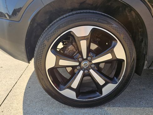 Used 2019 Volvo XC40 T5 Momentum image 16